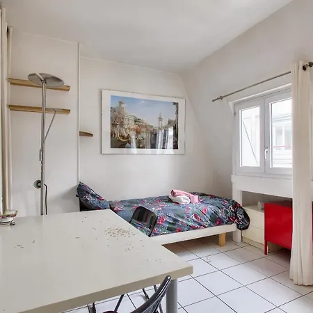 Cosy In The 8th Arr 4 Min From Rome Metro Parigi