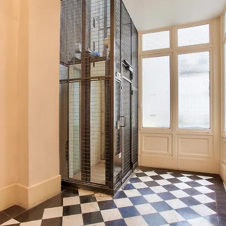 Cosy In The 8th Arr 4 Min From Rome Metro Appartamento