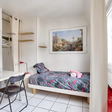 Cosy In The 8th Arr 4 Min From Rome Metro Parigi